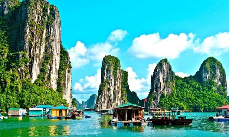 Du lịch Hạ Long: Khám phá những địa danh và món ngon nổi tiếng nhất